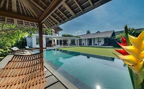 Villa Kavya - 8-Minute Walk From Berawa Beach